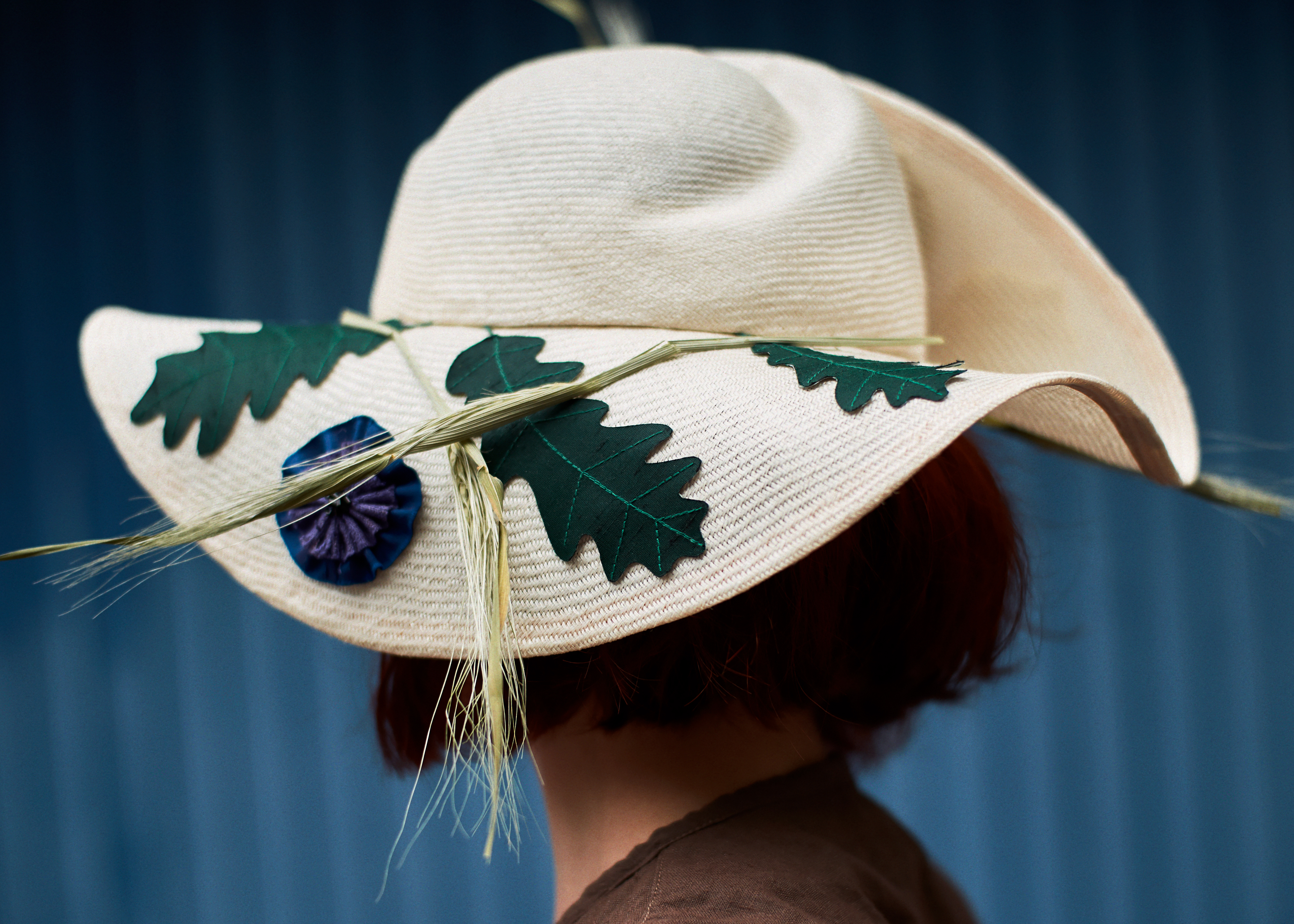 Die Probe des Gesellenprüfungsstücks "Schnitterfest"; Modell: Laura Weißhaar, Foto: ©Ricardo Wiesinger