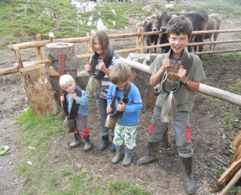 Heike Finks Kinder auf der Alp; Foto: ©Heike Fink