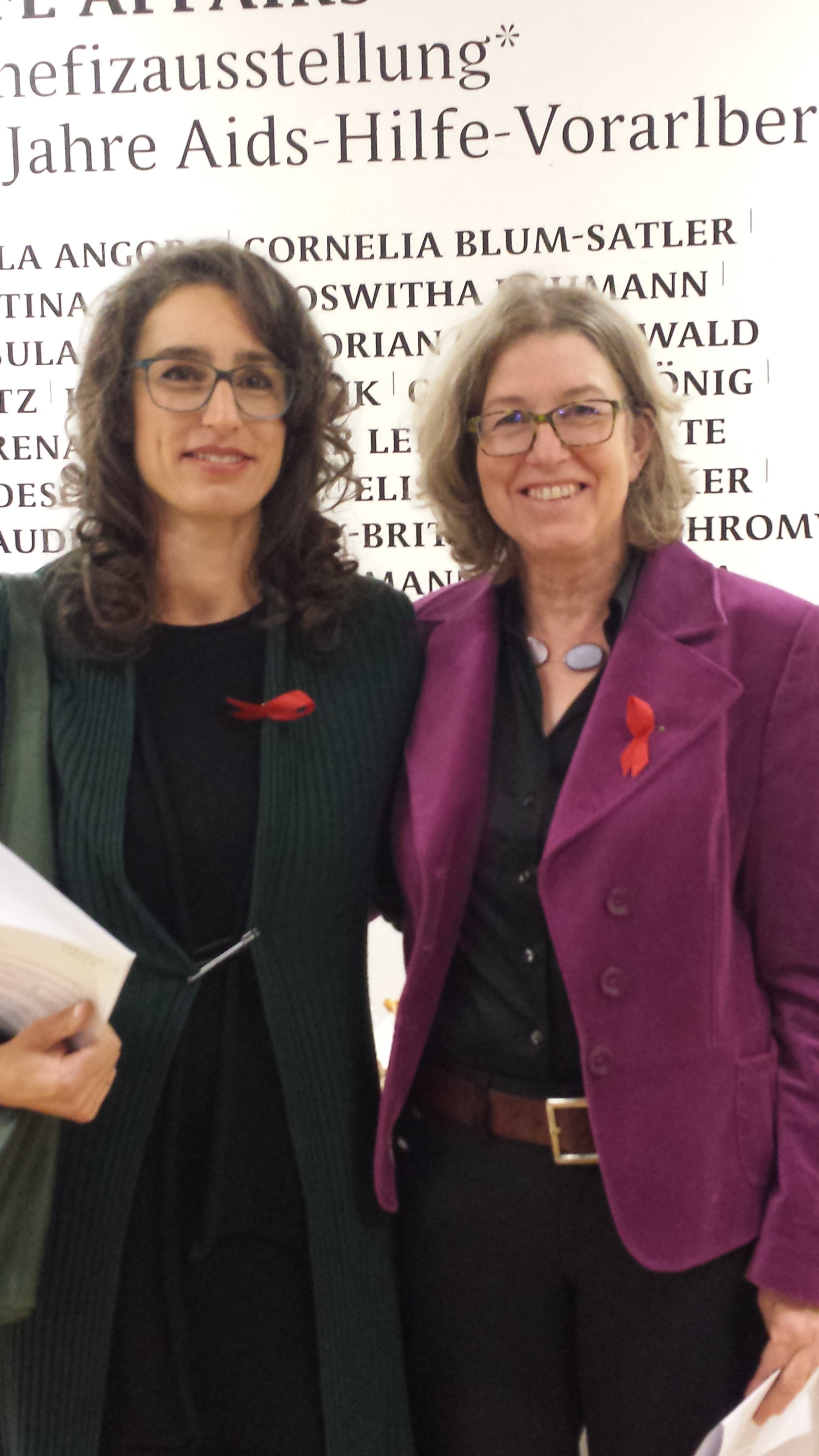 Benefizausstellung für 30 Jahre AIDS-Hilfe in der Villa Claudia. Gemeinsam mit Verena Leija, Künstlerin und ehem. Präventionistin der AIDS-Hilfe. ; Foto: ©AIDS-Hilfe Vorarlberg