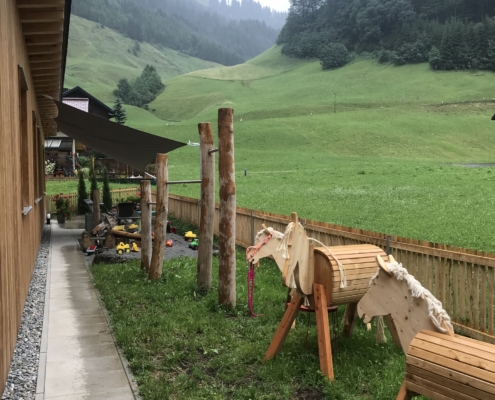 Rund ums „Zwergenhaus“ in Schröcken; Foto: ©“Schwarz auf Weiß“