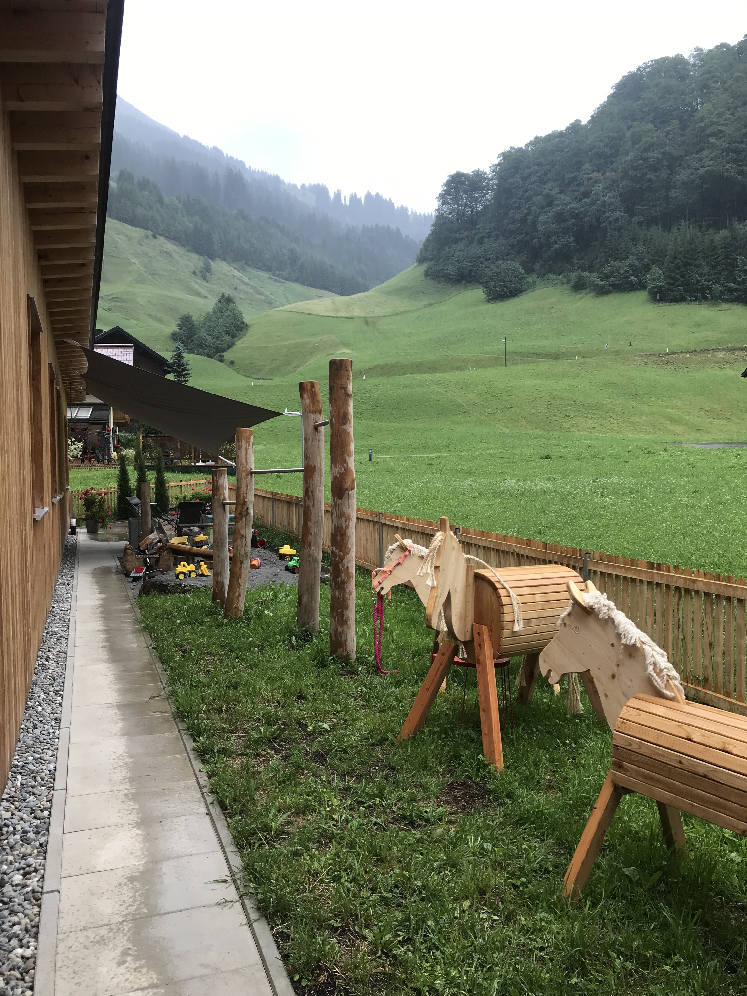 Rund ums „Zwergenhaus“ in Schröcken; Foto: ©“Schwarz auf Weiß“